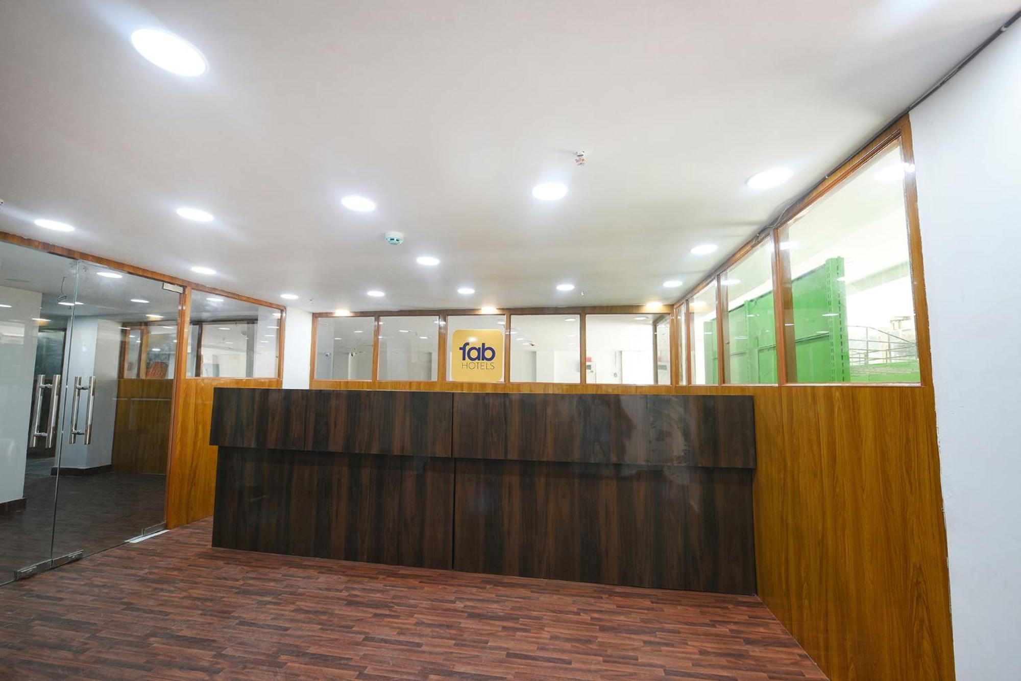Fabhotel Mona Continental - Nr Laxmi Nagar It Hub Nova Deli Exterior foto